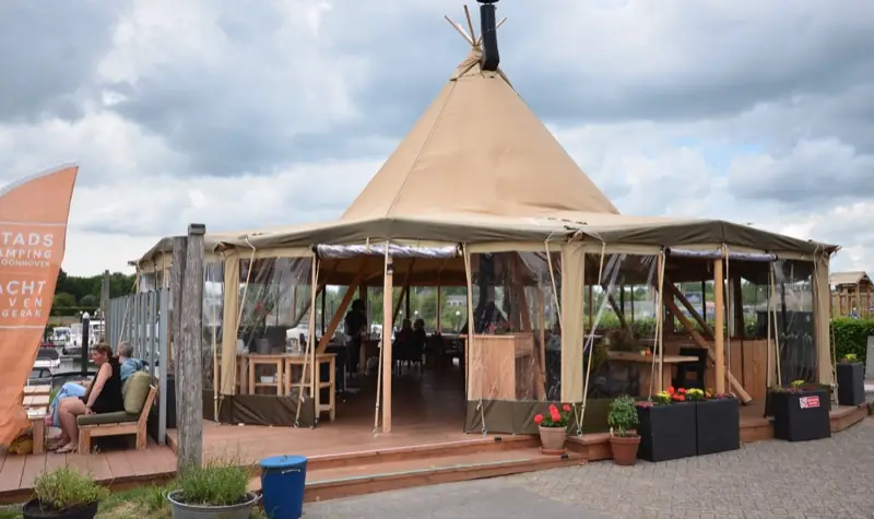L’Eetcafé Lekzijde sous le tipi