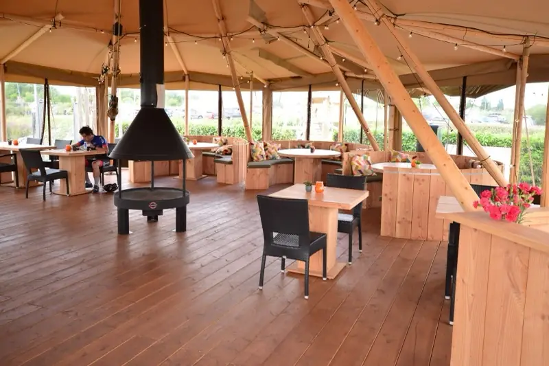 L’Eetcafé Lekzijde sous le tipi